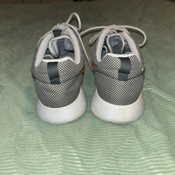 Shoes - Picture 4 of 5